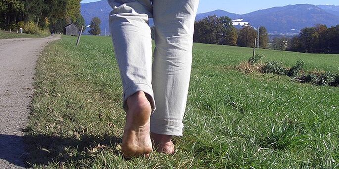 caminar descalzo para aumentar el potencial